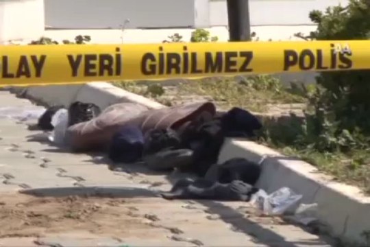 İşçiler elektrik akımına kapıldı