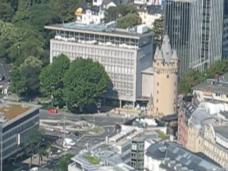 Francfort, Allemagne : vue aérienne vers l'est