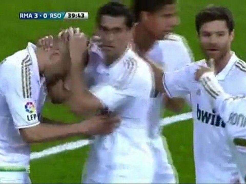 Karim Benzema Chip GOAL against Sociedad! 3-0