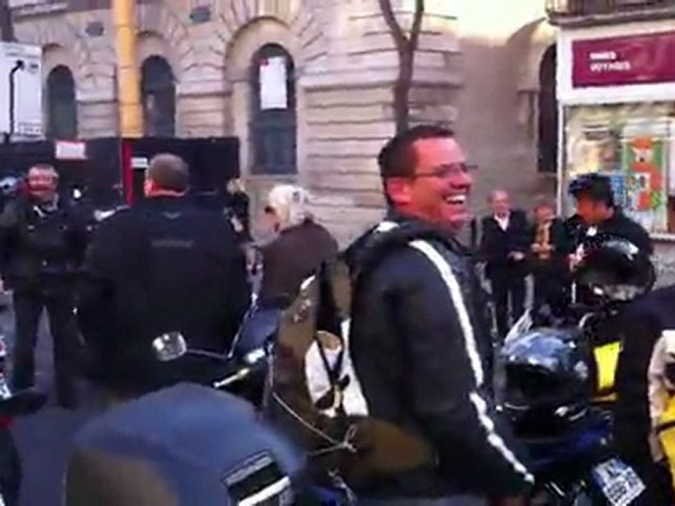 pause a la manif de nimes du 24 mars 2012