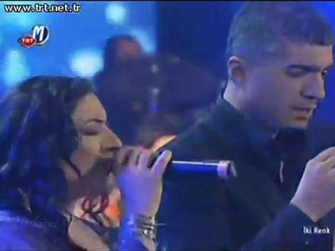 8 GÜLAY - ÖZCAN DENİZ SEN GELMEZ OLDUN İki renk TRT