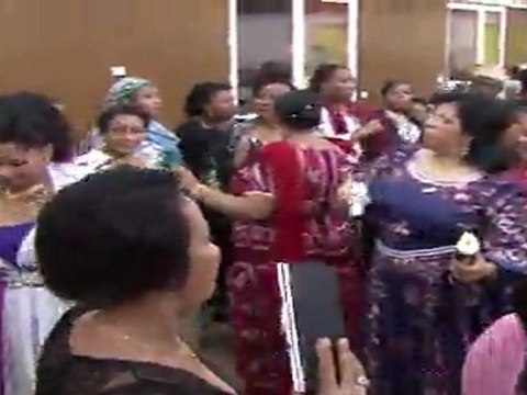 Bangoi-Kouni en live et Yemkavavo Moussa présente le woukoumbi de halima ahamada et Mohamed Athoumani ( 6 )