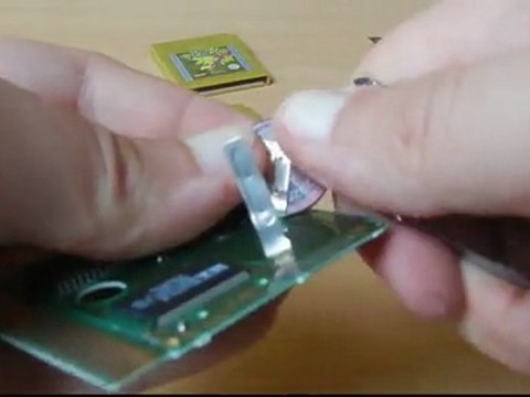 Changer la pile interne des cartouches GameBoy