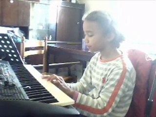 Xanatrë 9 ans interpréte au Nom de l'amitié d'Atalozur