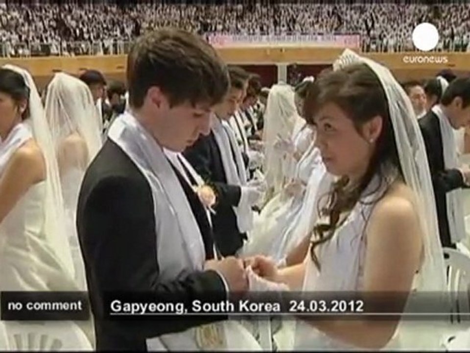 Mass wedding in Seoul - no comment
