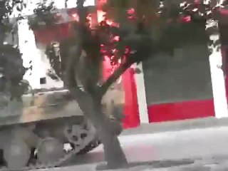 فري برس حماة المحتلة الدبابات تعمل كسيارات اجرة في المدينة 24 3 2012