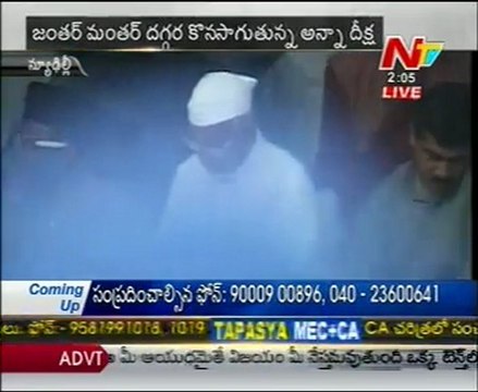 Anna Hazare fasts at Jantar Mantar