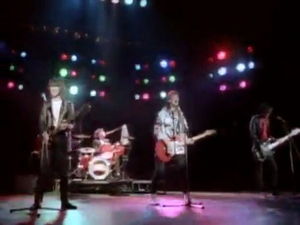 Katrina & The Waves - Walking On Sunshine