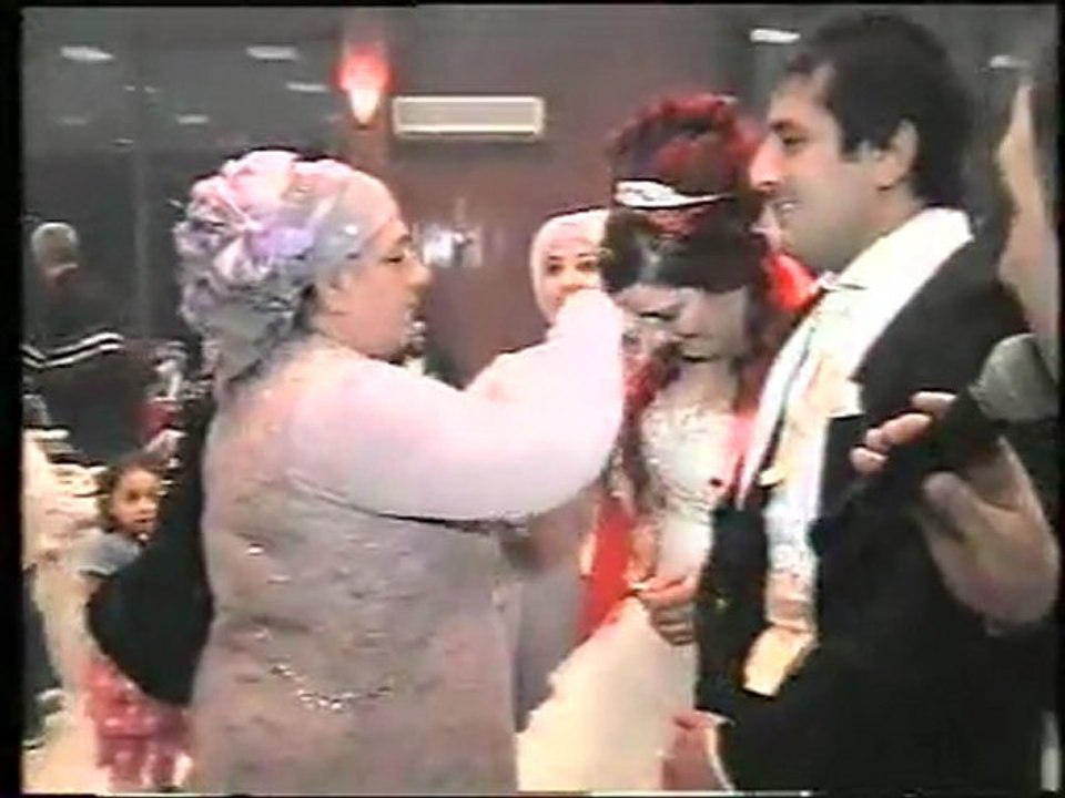 www.sakaryaturk.com.Elif İle Adnan Dişli Mutlu Sona Erişti.