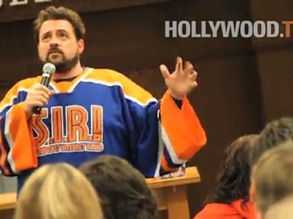 Kevin Smith is Happy at Barnes and Noble