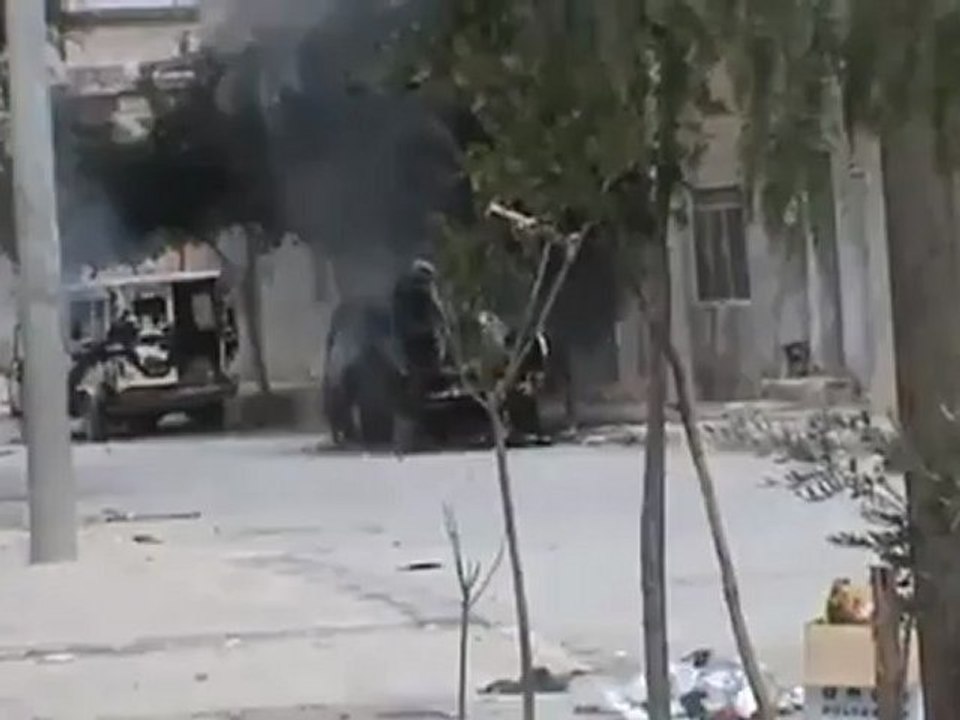 فري برس ريف حلب الاتارب احراق سيارات مدنية من قبل عصابات الاسد25 3 2012