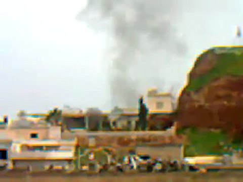 فري برس ريف حلب الاتارب دخان ناتج عن احراق السيارات في البلدة 25 3 2012