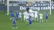 Bóng Ðá _  Cú sút phạt dua bóng vào góc ch- A khung thành Swansea c-a Leighton Baines (Everton)