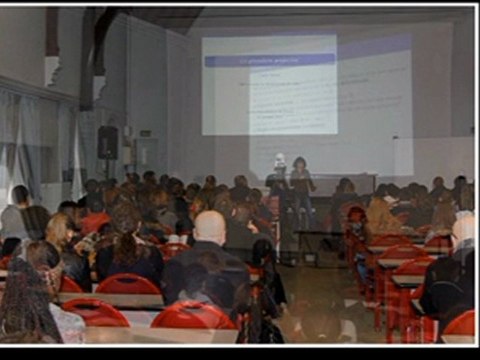 Diaporama des conférences de Pierre Vanhove sur la théorie des cordes et de Claire Voisin sur la géométrie projective