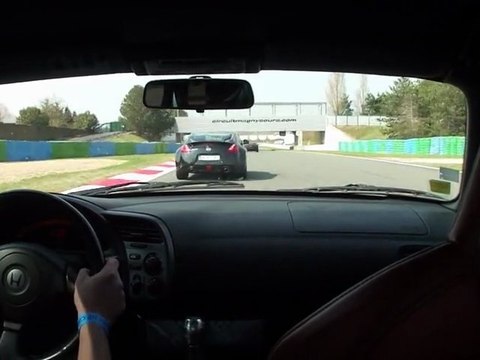 Honda S2000 vs Nissan 370Z at F1 Magny Cours