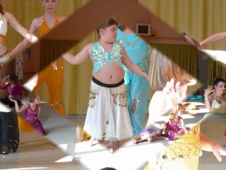 ***************spéctacle de danse oriental a manon et cassandra*************