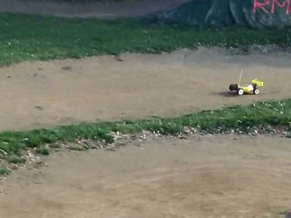 RMCS - Petit tour avec le 1/8 TT brushless de Fred dit "Associatedfred"