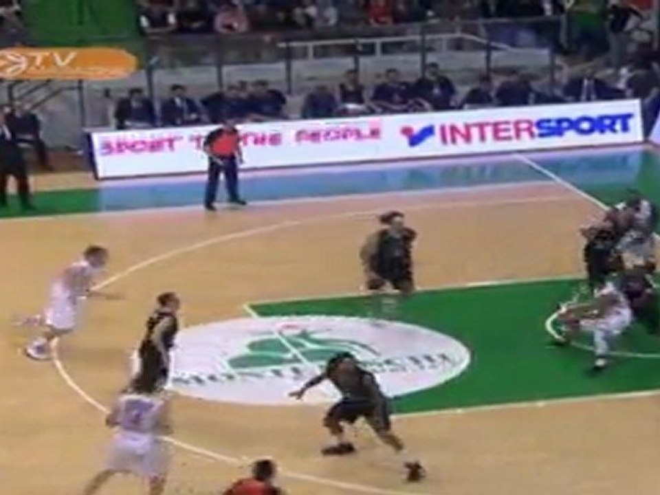 Two leaders for one: Olympiacos