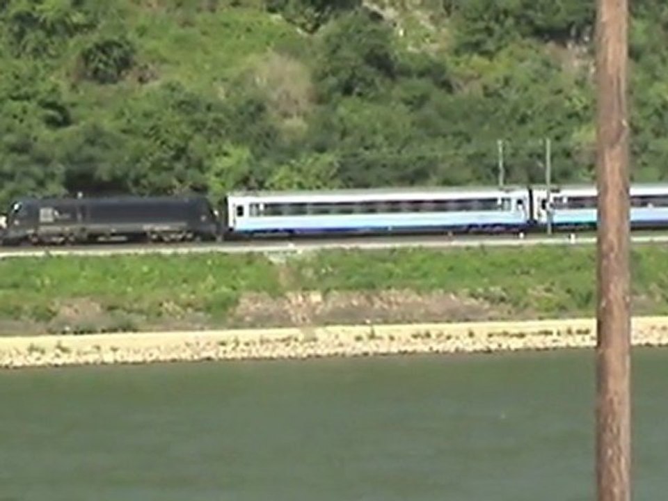 Züge bei Kestert am Rhein, MRCE 182, 152, ERS 189, 155, Crossrail 185, Railion 185, 101, 2x 428