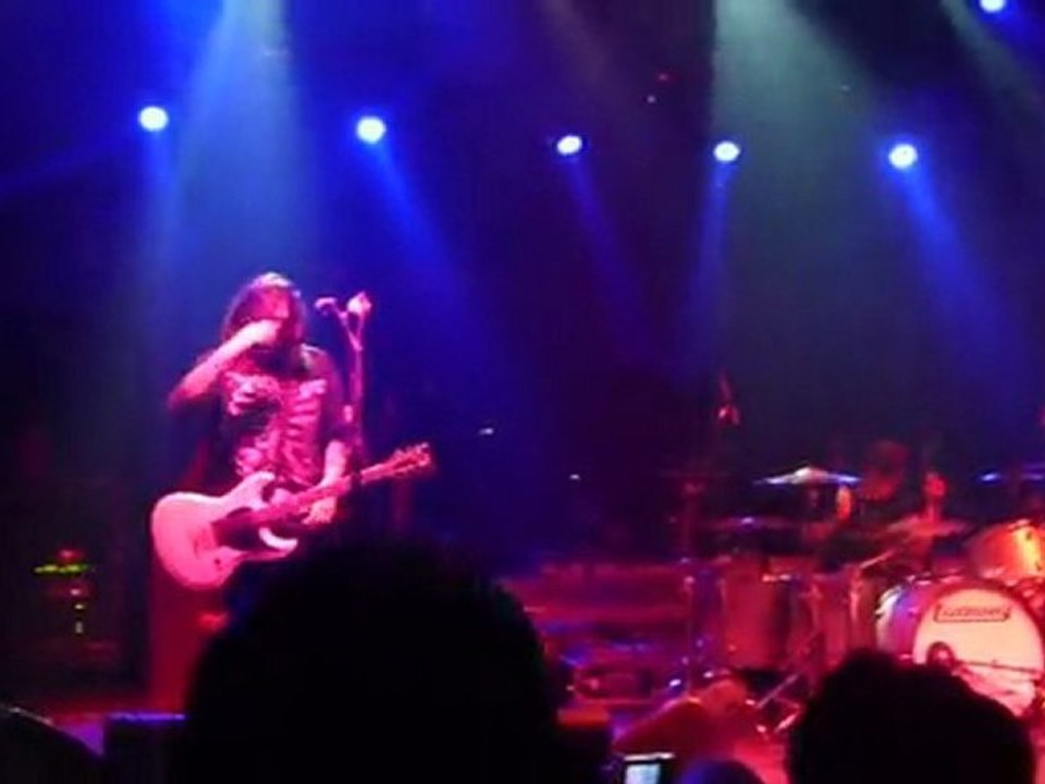 Seether - Fake It (Live @ Le Bataclan - 06/03/2012)