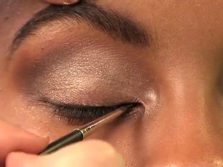 セクシーなアイラインを作ろう！