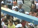 Hombre burla seguridad de misa en Cuba y grita: “Abajo el comunismo”