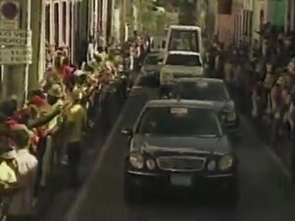 Cubanos recebem papa com alegria