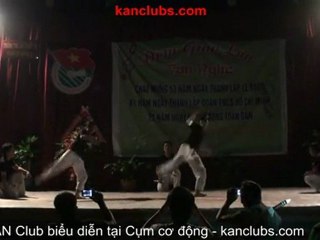 Biểu diễn côn nhị khúc tại Cụm cơ động