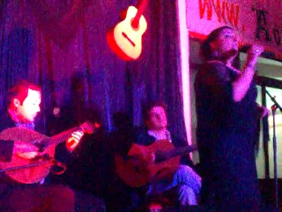 ISABEL GIL canta  AQUELA RUA