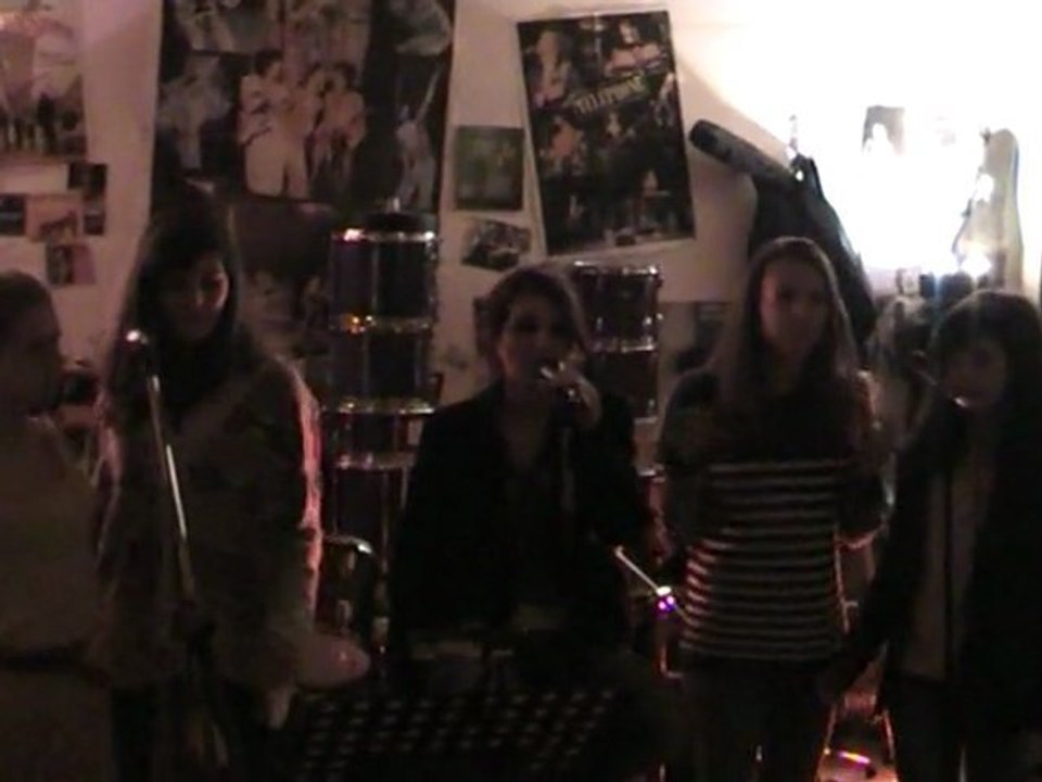 IL Y A de Gaëtan Roussel, répétition, reprise par Sandra ChriStel et la troupe "L'Echappée"