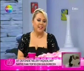 Ünlü şarkıcı Safiye Soyman'ın olaylı elbisesi