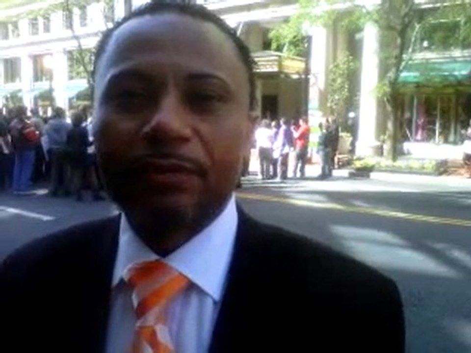 manifestation devant le tribunal pour  Léon Obame USA (Gabonlibre.com)