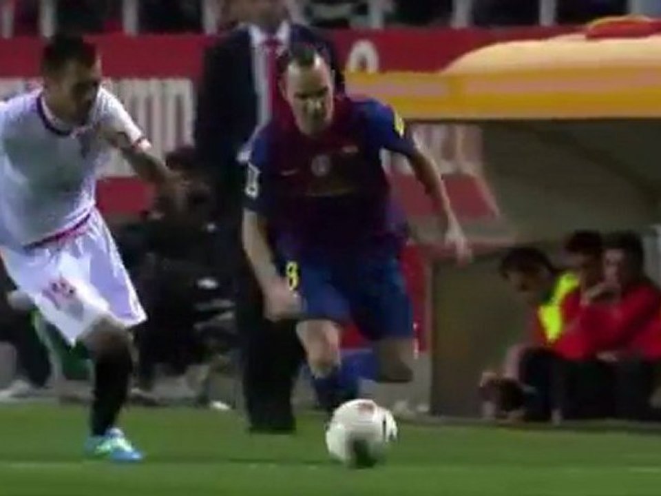 Iniesta vs Sevilla