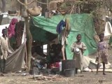 Tens of thousands flee Sudanese bombing campaign