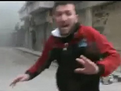 فري برس حمص الحميدية 3 صواريخ تنزل بلقرب من المصور 26 3 2012