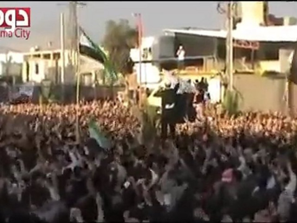 فري برس ريف دمشق دوما رائع  في تشييع الشهداء لبيك يا الله بصوت واحد 26 3 2012