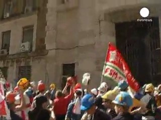 Protestas en Italia contra el cierre de una fabrica en...