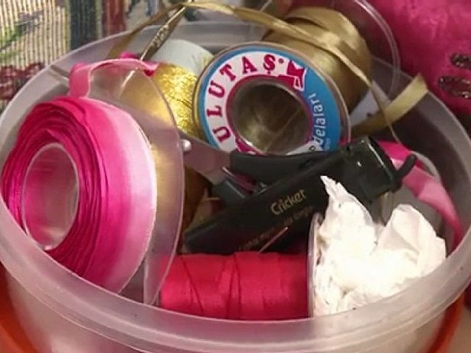 Syrian women take up sewing in Turkish refugee camp