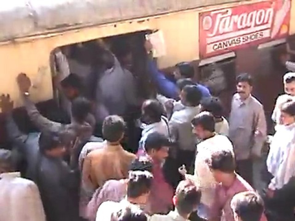 Mumbai_Trains