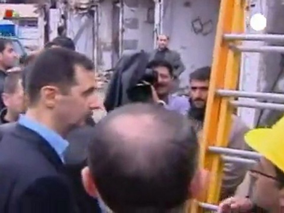 Bachar al-Assad visite un quartier martyr de Homs