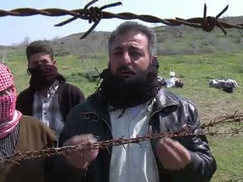 Syrian refugees seek safety in Turkey, ask for weapons