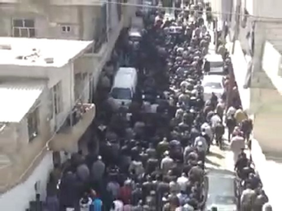 فري برس ريف دمشق الزبداني تشييع الشهيدة نور عدنان الدالاتي في الزبداني 27 3 2012