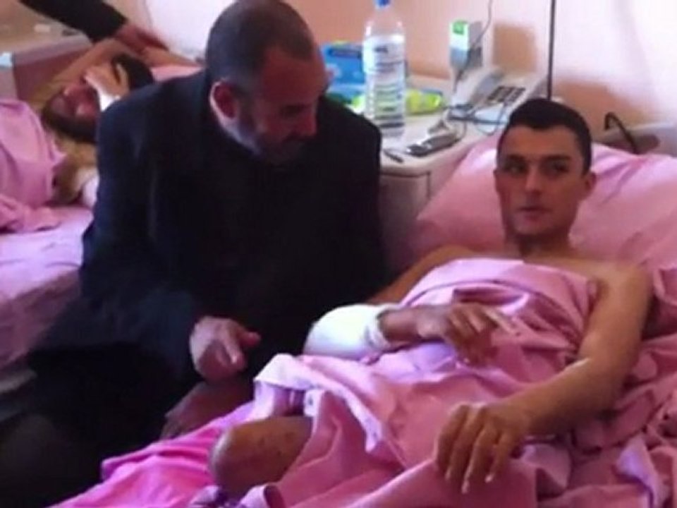 فري برس جريح من الجيش السوري الحر بترت ساقه  إثر قذيفة دبابة