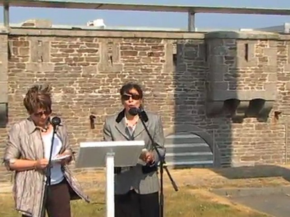 04 juin 2011 - Anne Contat et Marie-Jo Thabuis animent le volet culturel de la cérémonie annuelle du souvenir à la mémoire des marins disparus