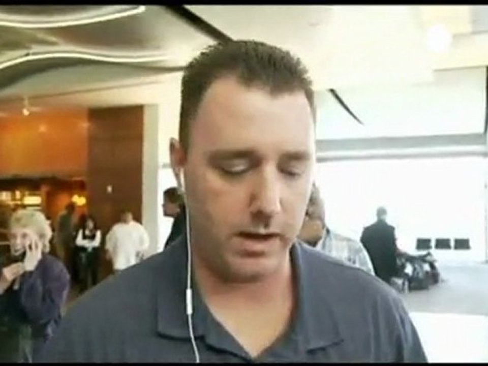 Un pilote d'avion crie à la bombe, les passagers...