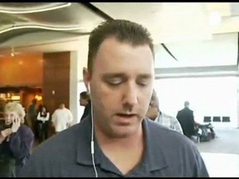 Un pilote d'avion crie à la bombe, les passagers...