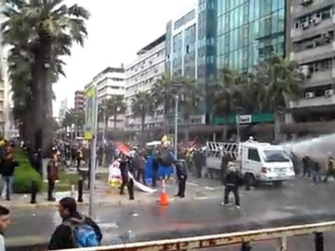 KESK ÜYELERİNE POLİS MÜDAHALESİ (1)