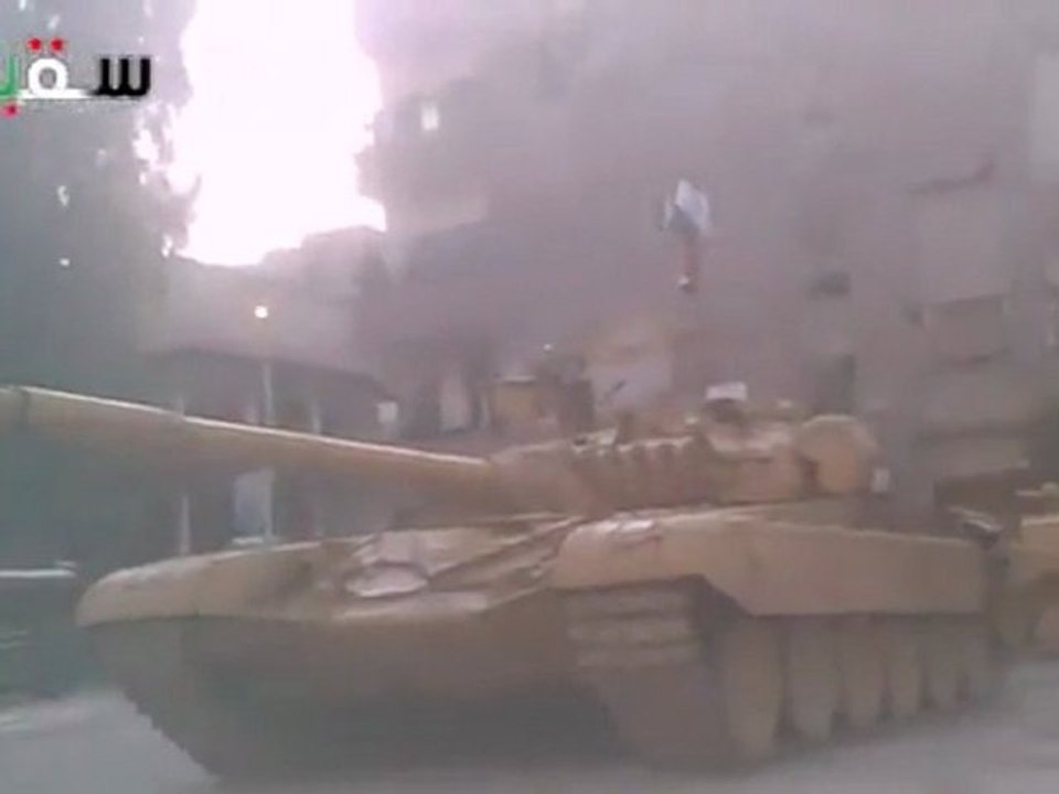 فري برس غوطة دمشق سقبا الدبابات في ساحة الجمعية 28 3 2012