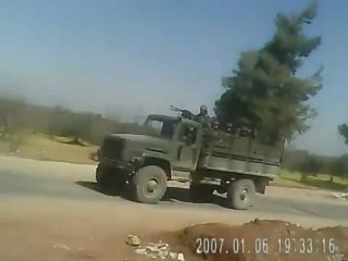 فري برس الجيش  الاسدي في طريقة لتحرير سراقب وادلب من أهلها 24 3 2012