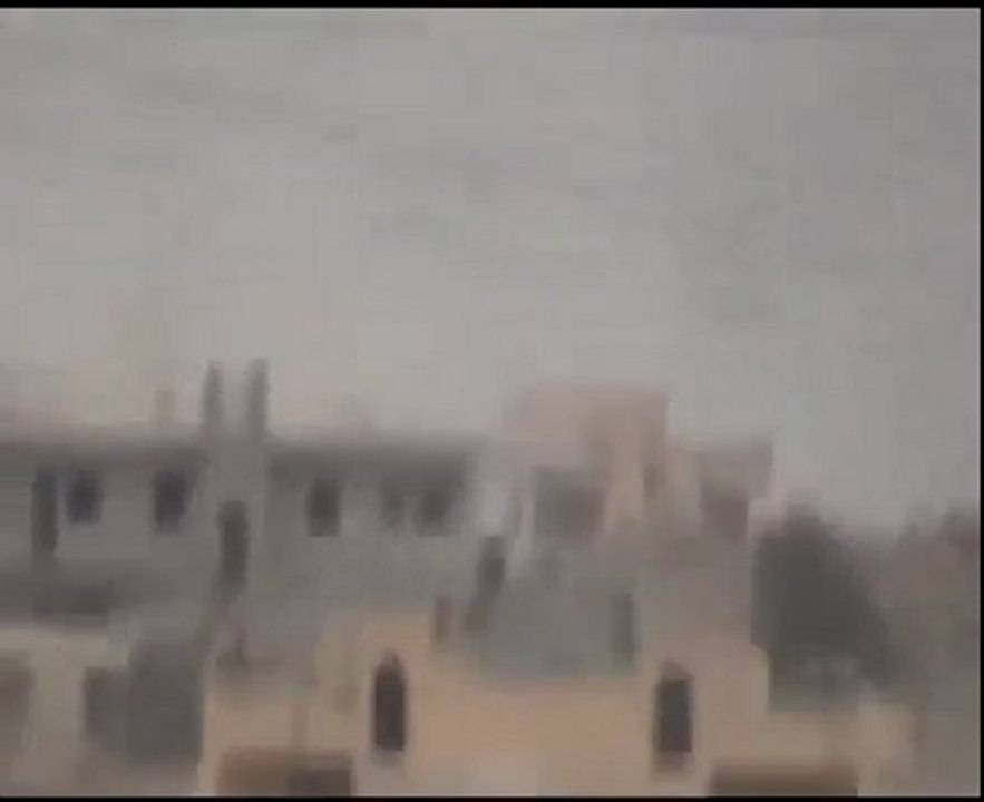 فري برس ادلب تصاعد أعمدة الدخان جراء القصف على مدينة سراقب 27 3 2012 ج1